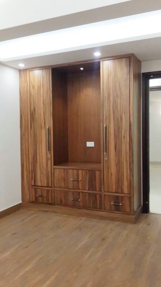 Custom TV unit and storage wall, Green Park Residence